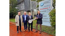 Insolvenzverwalter Axel Gerbers übergibt mit symbolischem Schlüssel das Krankenhaus Norderney