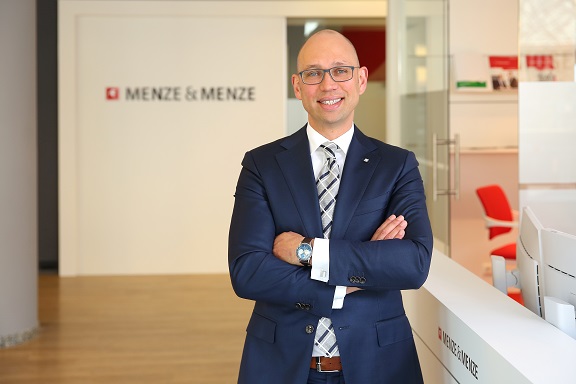 Herr Felix Menze